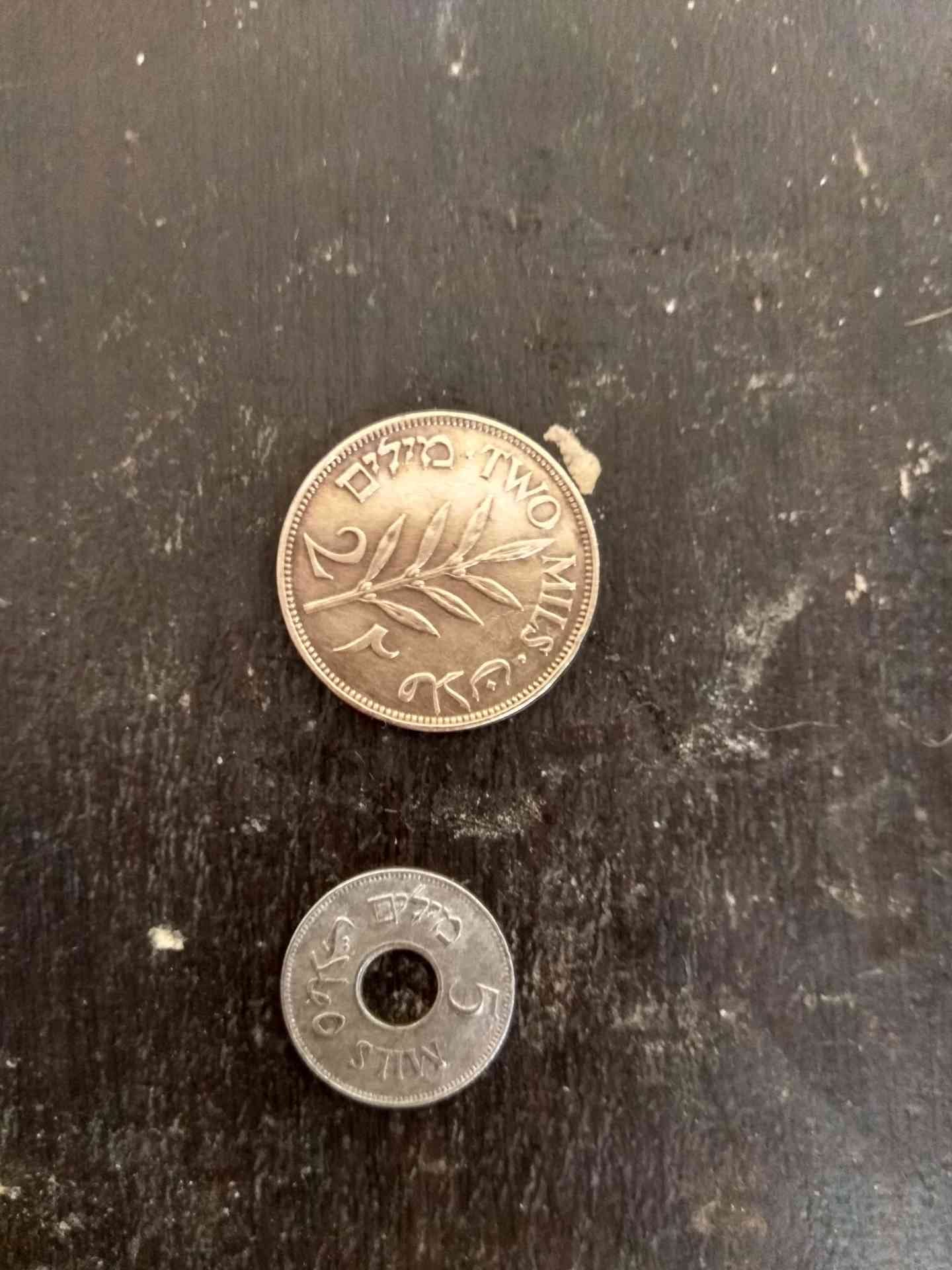 2 عملة فلسطين سنة1927 و 1925
لا تنسَ أنك شاهدت هذا الإعلان في عنكبوت
عملتين نادرتين جدا و الل...