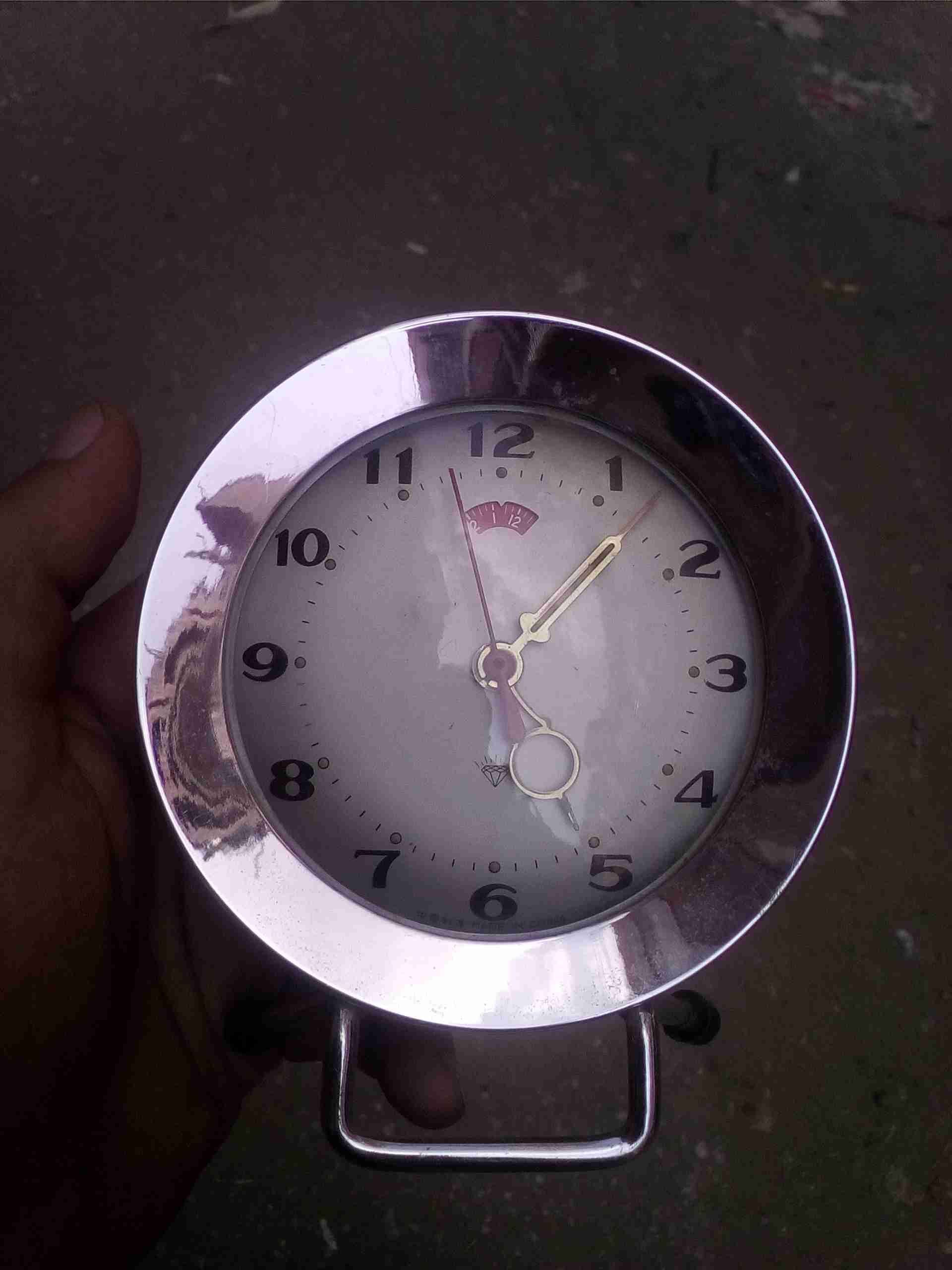 منبه قديم جدا بحاله ممتازه ملو مكنه نحاس الأصلي وارد إيطاليا
لا تنسَ أنك شاهدت هذا الإعلان في عنكبوت...