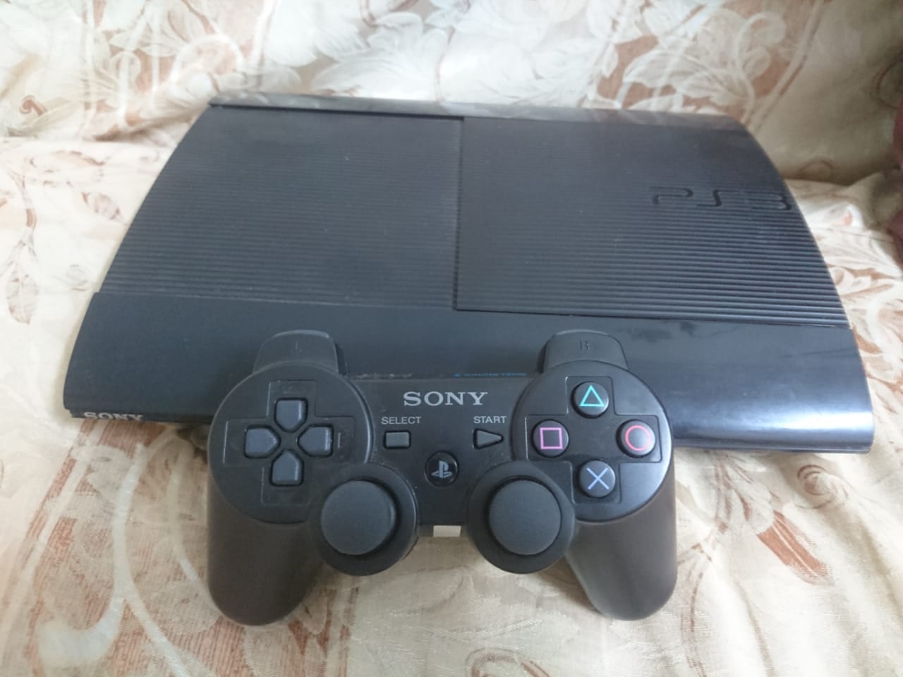 Ps3 500HD وارد الخليج
لا تنسَ أنك شاهدت هذا الإعلان في عنكبوت
بلى ستيشن 3 الجهاز من الخليج 50...