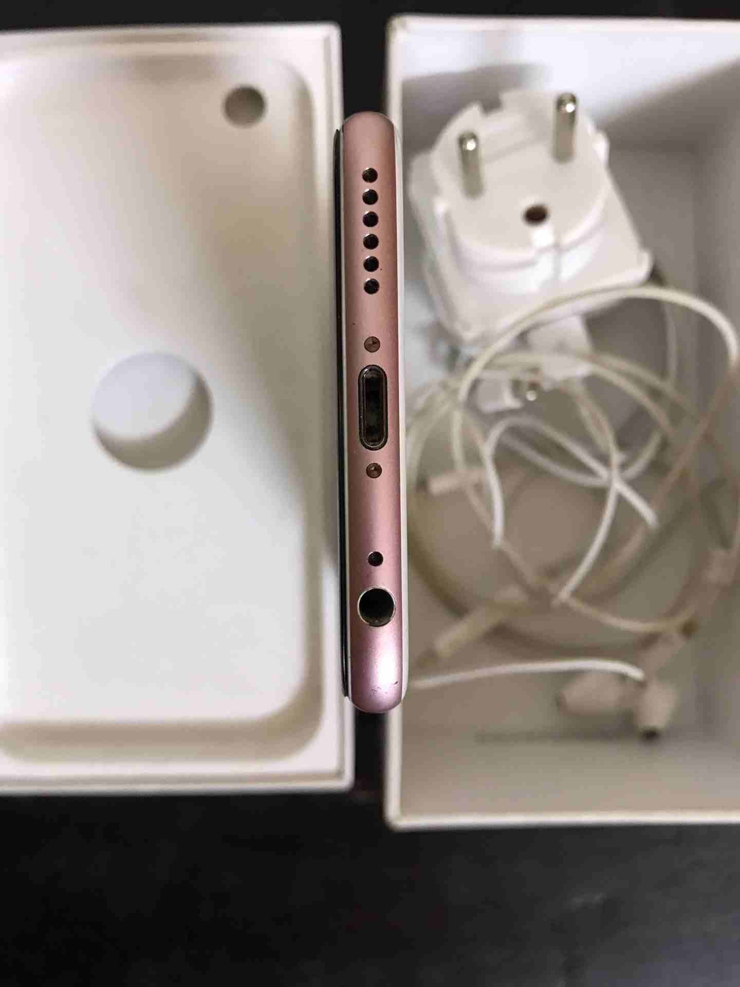 iphone 6s 64g rose gold بجميع مشتملاته
لا تنسَ أنك شاهدت هذا الإعلان في عنكبوت
الجهاز حالته جيده...