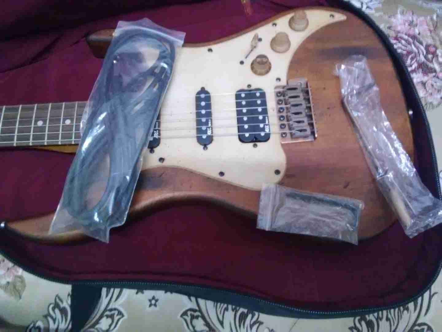 Axl Badwater Sro Guitar
لا تنسَ أنك شاهدت هذا الإعلان في عنكبوت
جيتار Axl Badwater Sro صيني م...