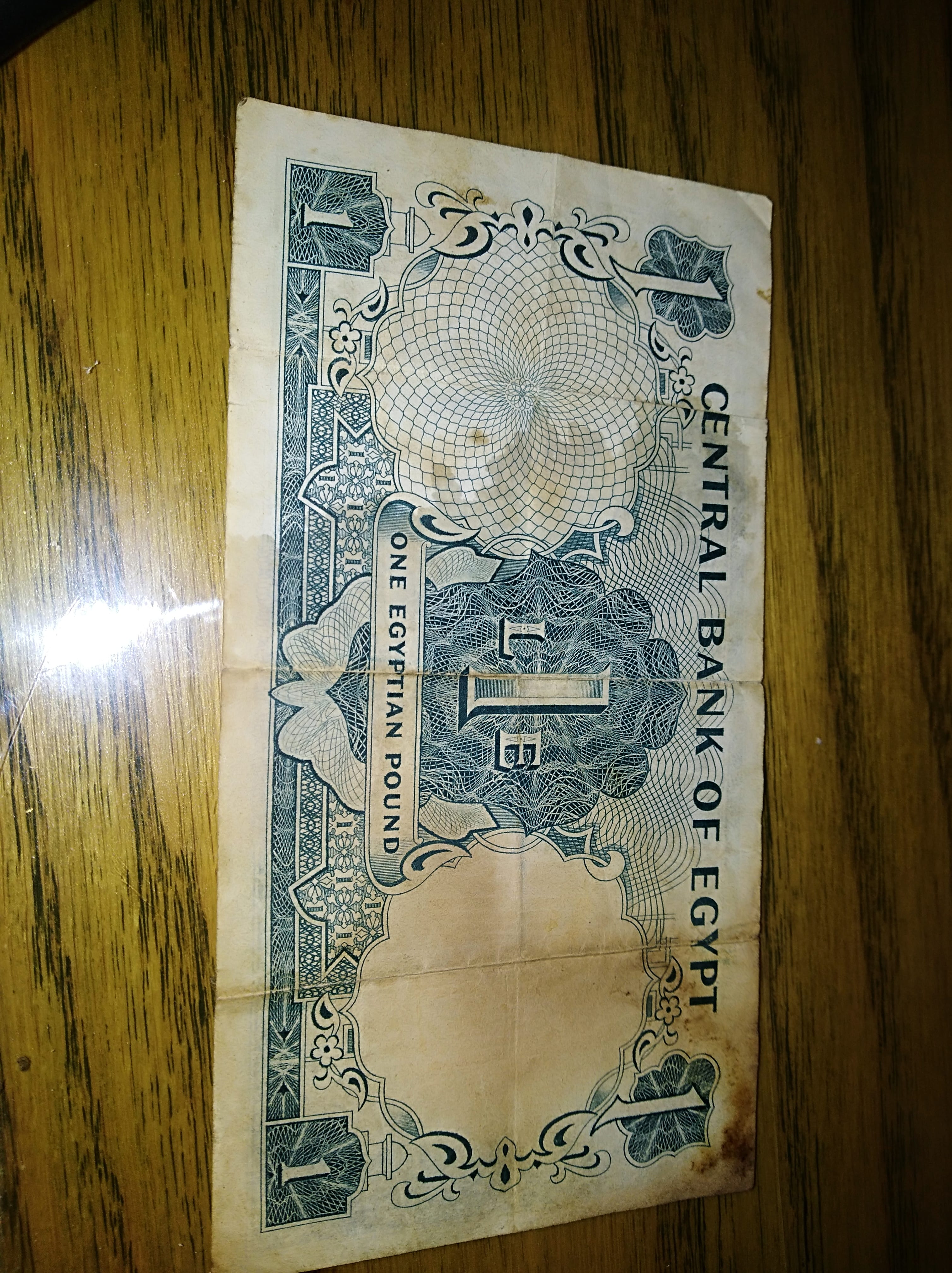 نقود قديمه وسبح
لا تنسَ أنك شاهدت هذا الإعلان في عنكبوت
جنيه في سنه النكسة وسبحه فضه لأعلى سع...