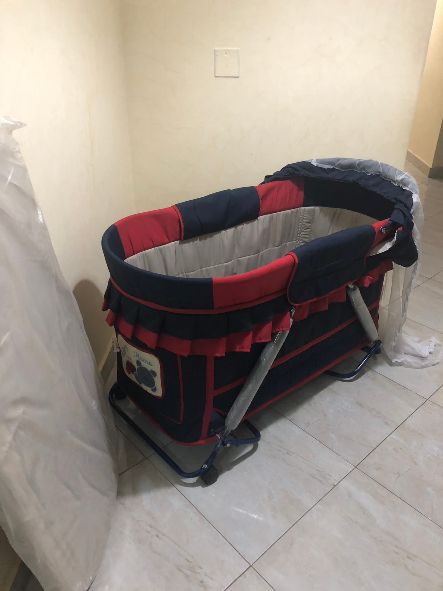 سرير اطفال كحلي واحمر
لا تنسَ أنك شاهدت هذا الإعلان في عنكبوت
سرير اطفال تقريباً جديد.
استخد...
