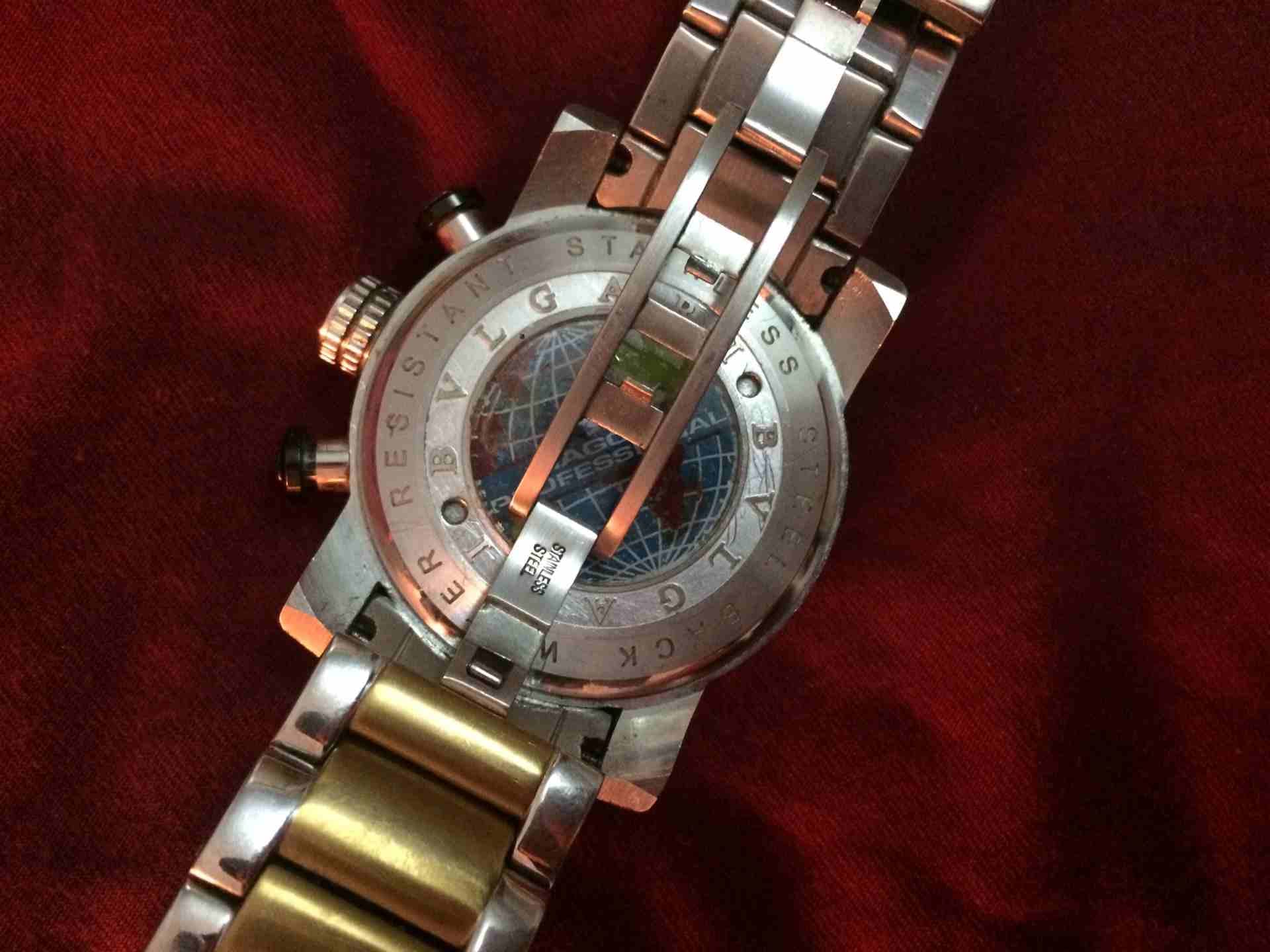 BVLGARI بحالة ممتازه الحجم الكبير
لا تنسَ أنك شاهدت هذا الإعلان في عنكبوت
بلغارى حجم كبير مستعمله...