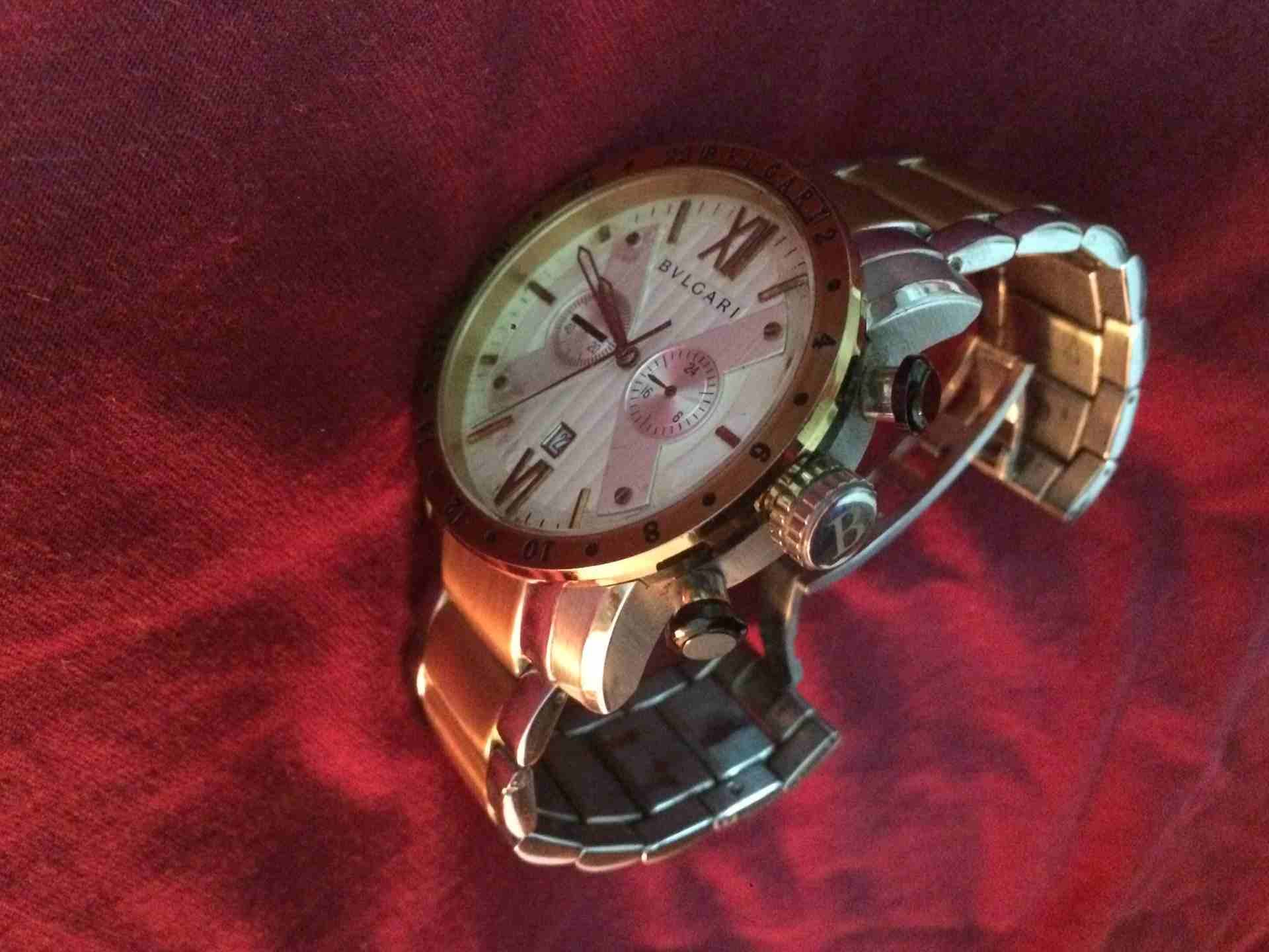 BVLGARI بحالة ممتازه الحجم الكبير
لا تنسَ أنك شاهدت هذا الإعلان في عنكبوت
بلغارى حجم كبير مستعمله...