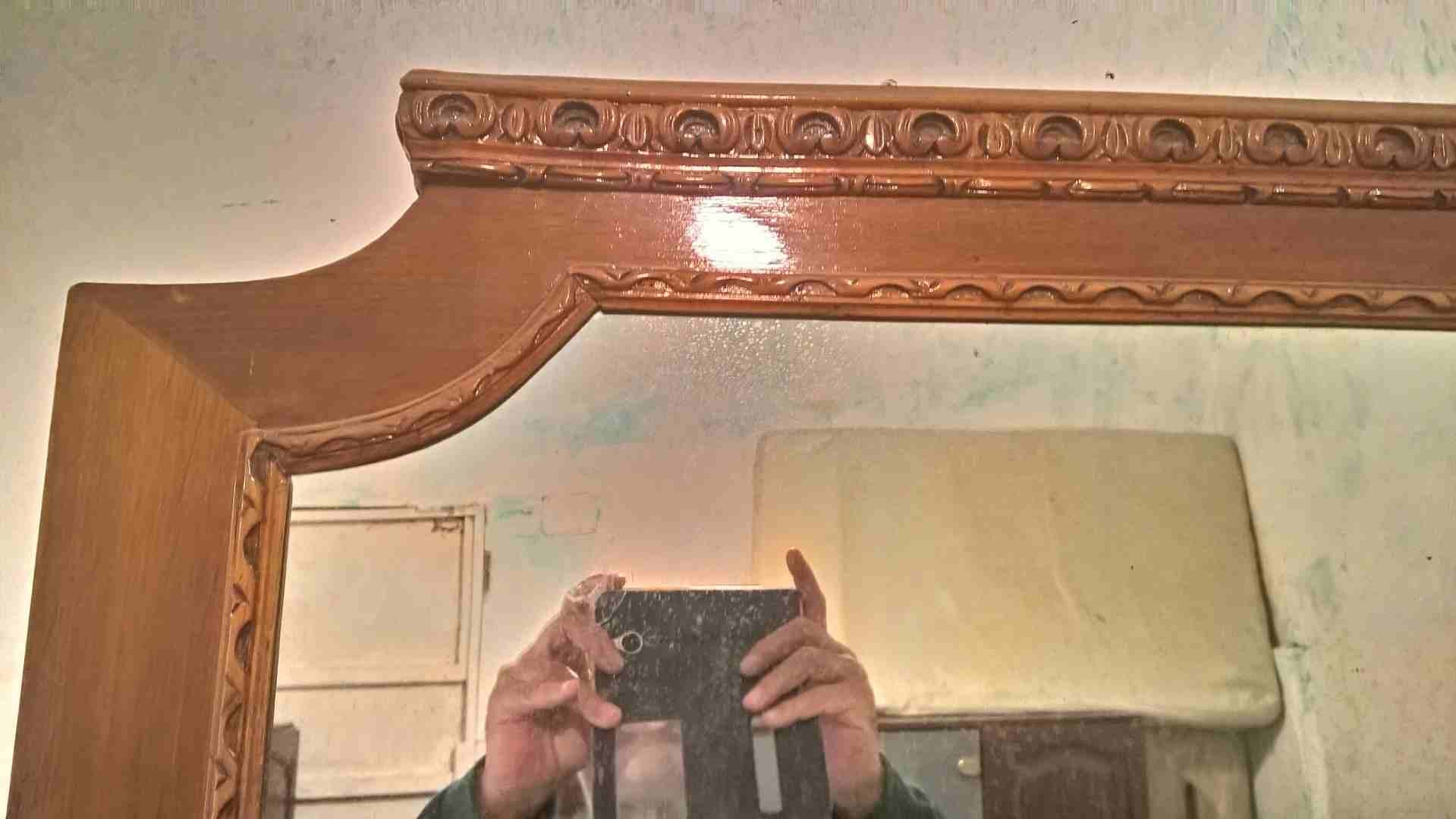 تسريحة بمراية ضخمة بحالة ممتازة .
لا تنسَ أنك شاهدت هذا الإعلان في عنكبوت
خشب زان أحمر ، حالتها ك...