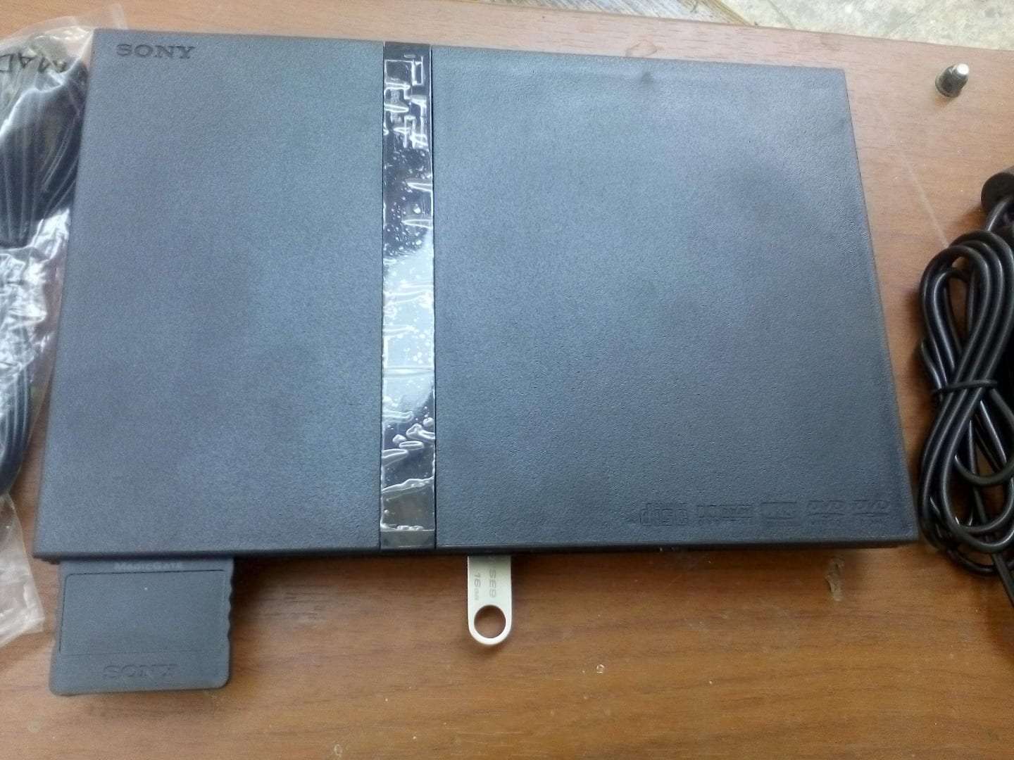 بلاى ستيشن playstation 2 سليم استيراد معاه فلاشه 8 جيجا بالكرتونه
لا تنسَ أنك شاهدت هذا الإعلان في عنكبوت...