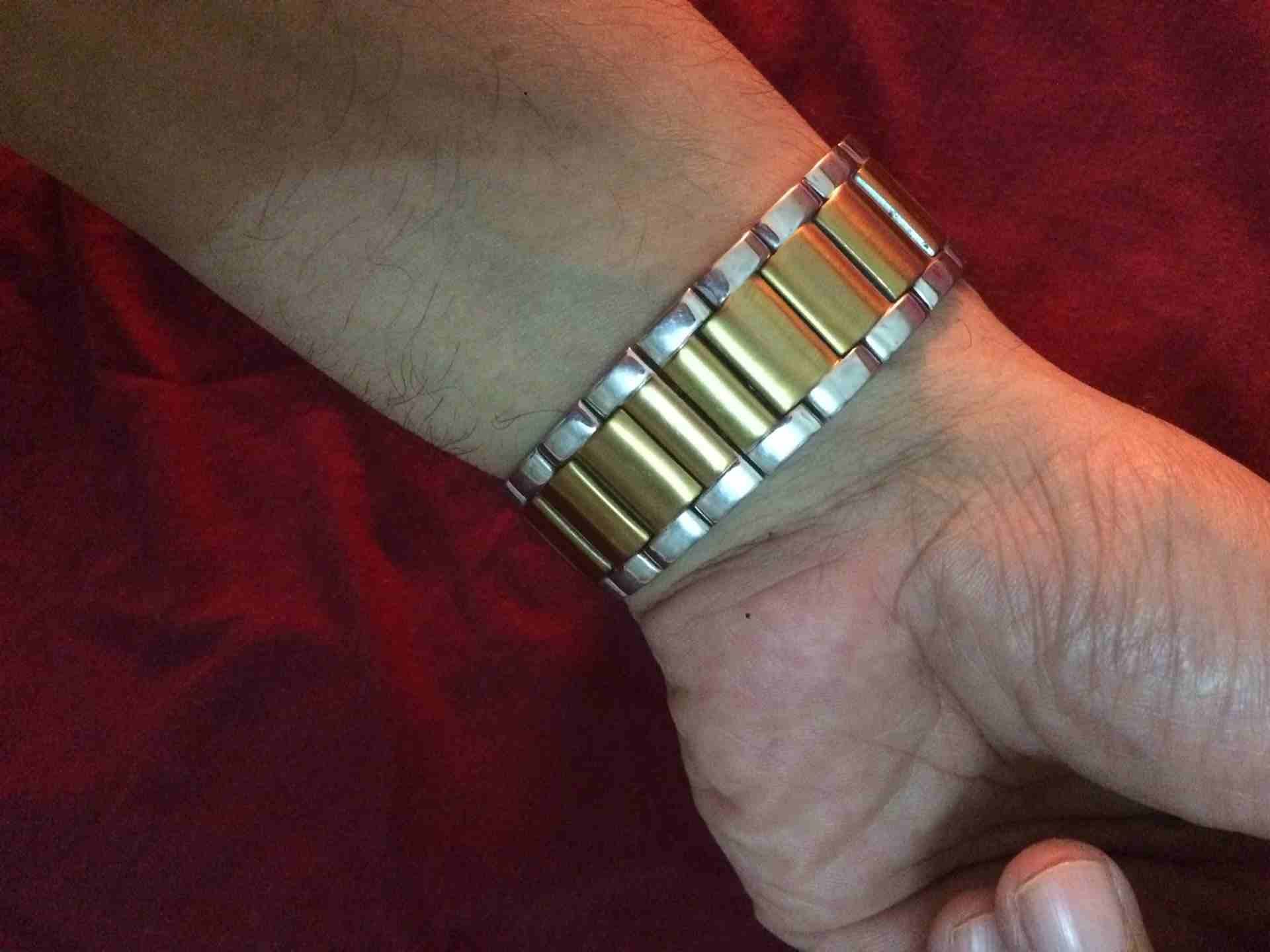 BVLGARI بحالة ممتازه الحجم الكبير
لا تنسَ أنك شاهدت هذا الإعلان في عنكبوت
بلغارى حجم كبير مستعمله...