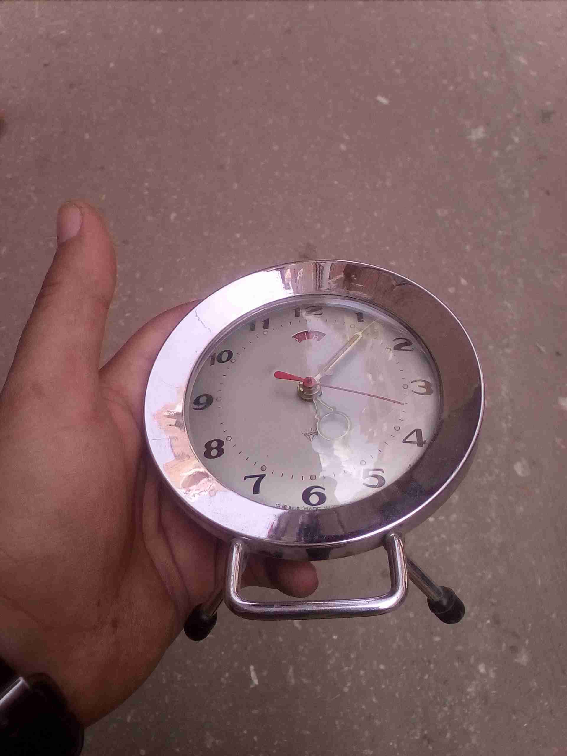 منبه قديم جدا بحاله ممتازه ملو مكنه نحاس الأصلي وارد إيطاليا
لا تنسَ أنك شاهدت هذا الإعلان في عنكبوت...