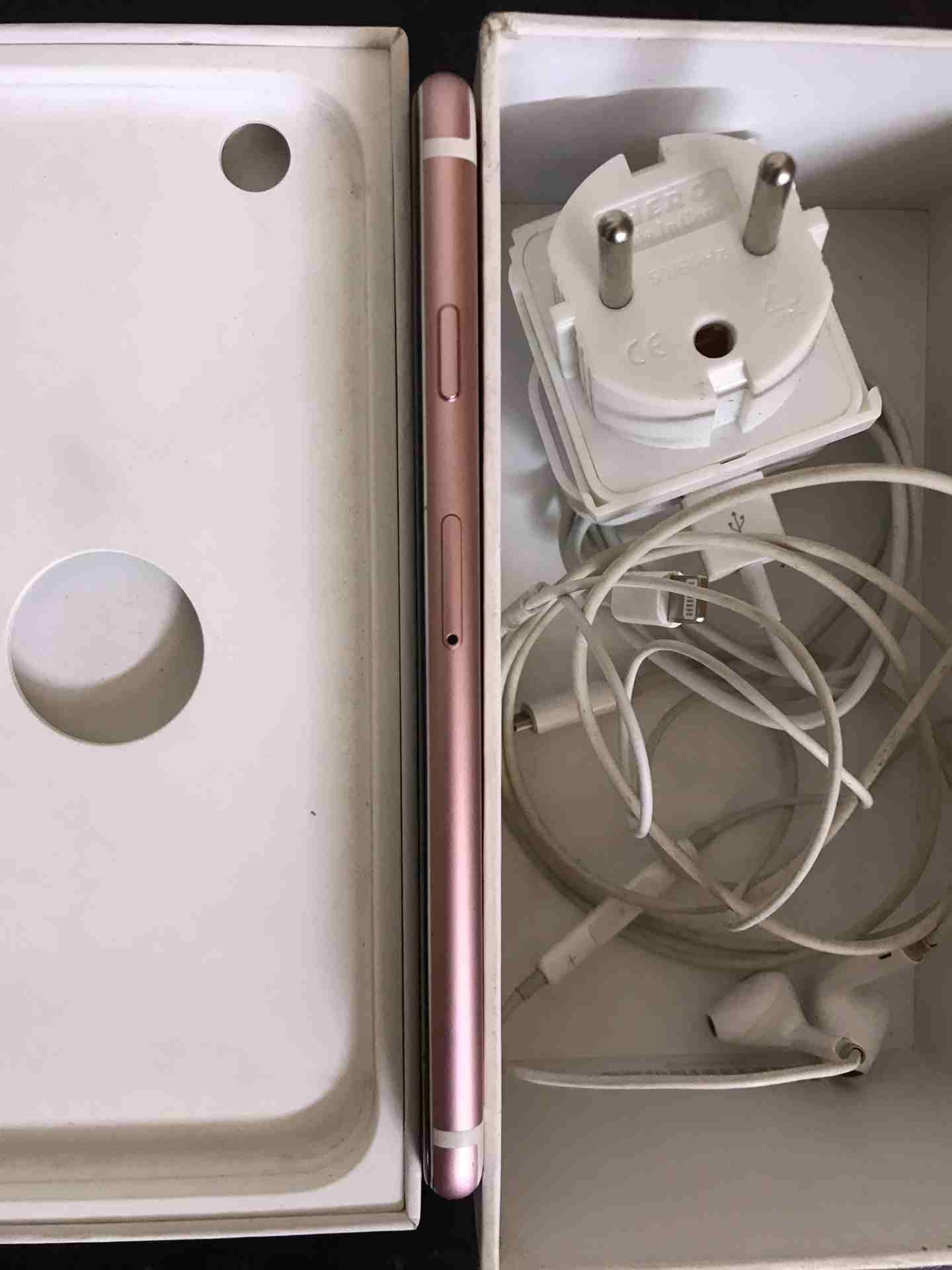 iphone 6s 64g rose gold بجميع مشتملاته
لا تنسَ أنك شاهدت هذا الإعلان في عنكبوت
الجهاز حالته جيده...