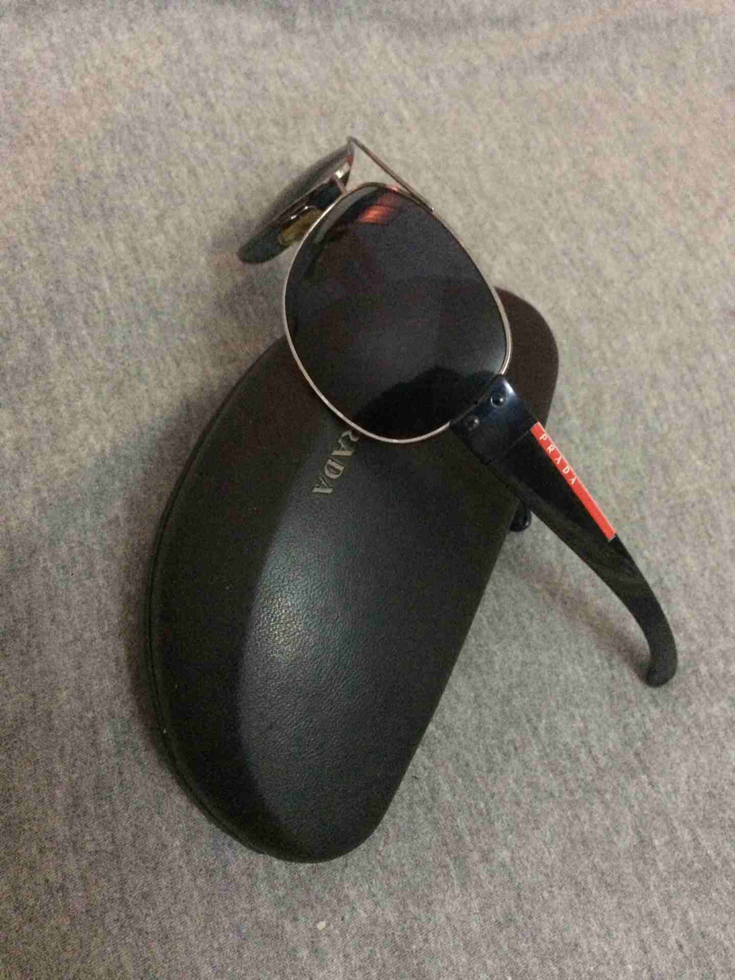 نظاره اصليه prada بالعلبه والاختام والسيريال على العدسه والزراع
لا تنسَ أنك شاهدت هذا الإعلان في عنكبوت...