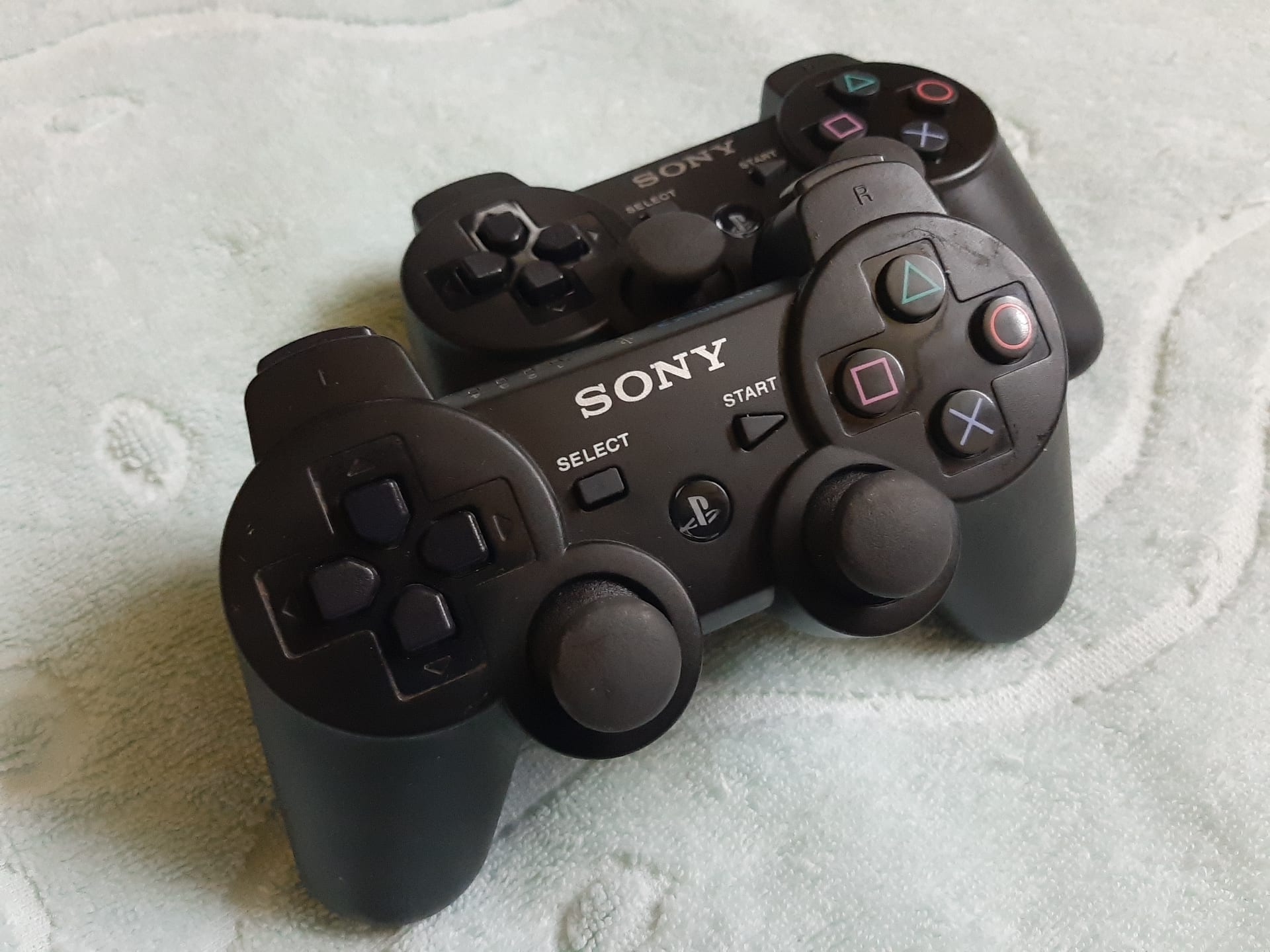 playstation 3 - 320 gb بحالة الزيرو
لا تنسَ أنك شاهدت هذا الإعلان في عنكبوت
استعمال خفيف جدا...