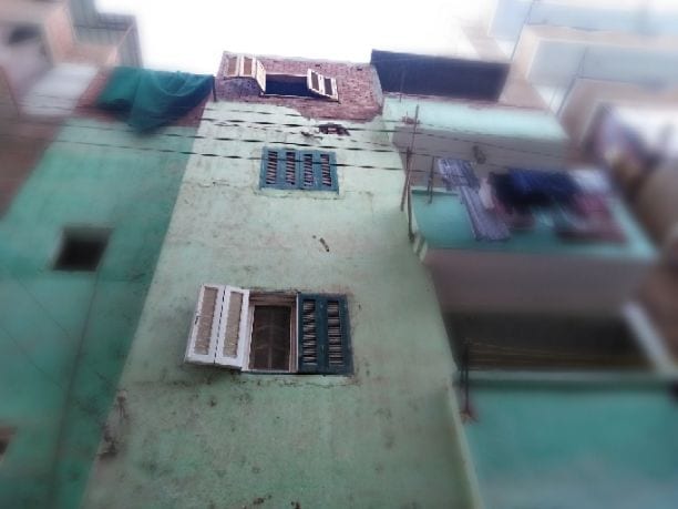 منزل للبيع 120 متر مكون من اربعة طوابق ثالث نمرة من الشارع الرئيسي
الدور الارضي : 3 غرف و صالة و مطبخ و حمام ومسقط أو منور و يوجد غرفة منفصلة عن الشقة مدخلها من الشارع للتخزين او ممكن تبقي محل
الدور ا...