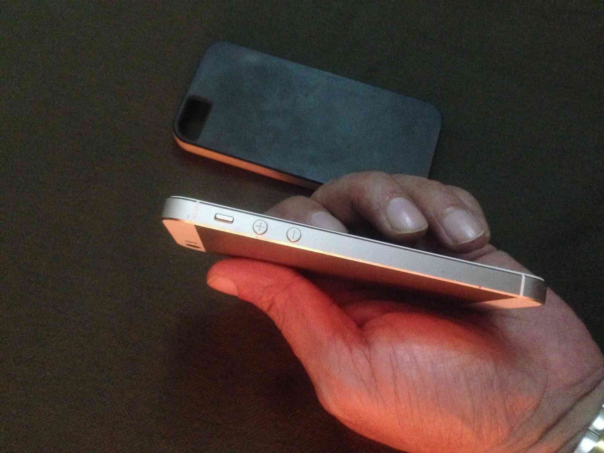 iphone5s بصمة ممتازه وبطارية قويه
لا تنسَ أنك شاهدت هذا الإعلان في عنكبوت
Iphone5s gold
مس...
