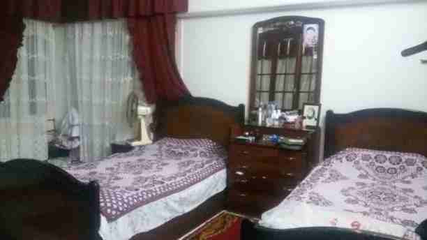 شقه ببرج.فاخر12 طابق.مداخل رخام 2اسانسير .250م.بحرى.شرقى. غربى تطل.على.ملاعب كليه التربيه الرياضيه ترى شارع الهرم وفيصل.فيو يرى جبل المقطم. الطابق.10 .كلهاغيرمجرحه تماما .ماعدا فقط جزء من الرسبشن .....