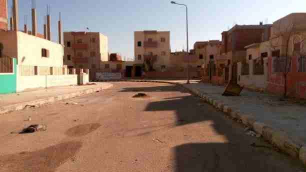 منزلين متجاورين يمكن فتحهم علي بعض مساحة الواحد ١٥٠ متر مبني دور ارضي علي نصف المساحة سعرهم 850.000 تسليم جهاز في مدينة العاشر من رمضان منطقة ابني بيتك الحي ١٢ قطاع أ بجوار منطقة الخدمات(مول و جامع و...