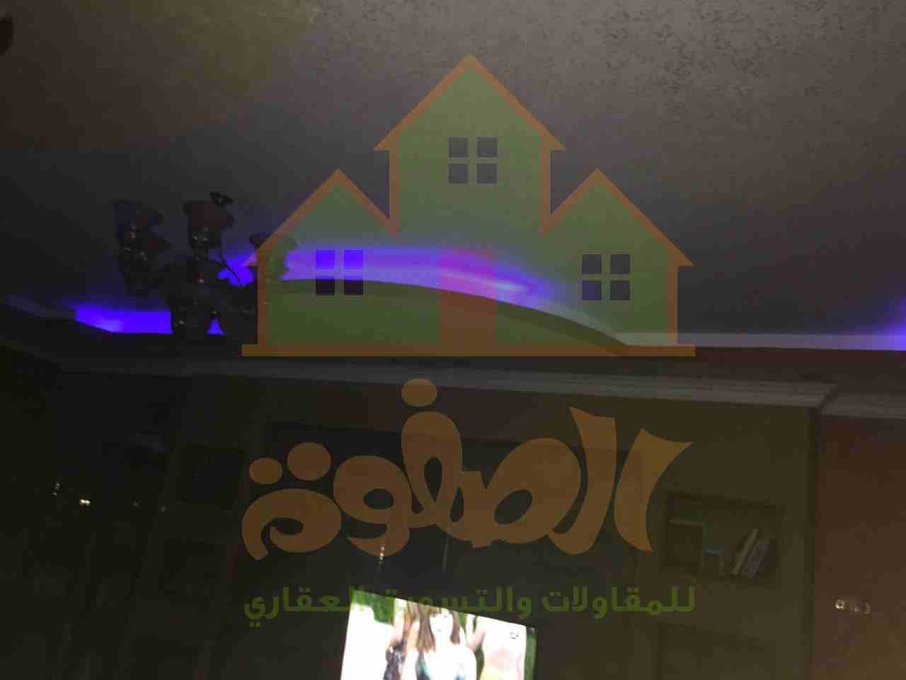 شقه 155 م
3 غرف ورسيبشن كبير ومطبخ وحمام
دور سادس علوى
تشطيب الترا سوبر لوكس
كهربا مياه غاز حصه فى الارض
برج حديث مدخل رخام 2 اسانسير
سعر المتر 10 الاف قابل للتفاوض
محيط كليه علوم
للمعاينه وال...