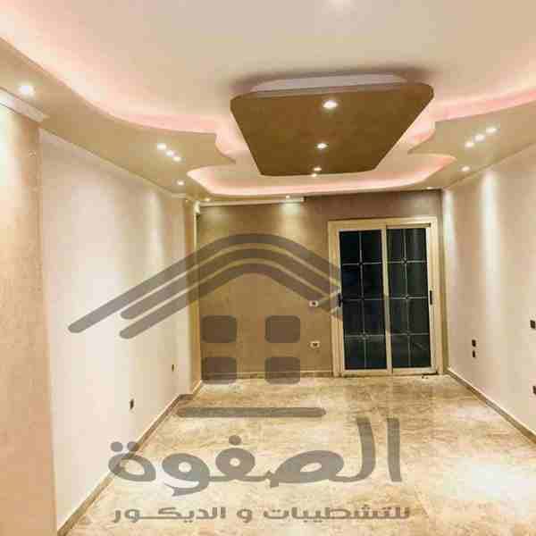 الصفوة للتشطيبات والديكور
التعامل مع الصنايعية مشكلة اي واحد بيشطب شقته
في الاغلب لما تشطب شقتك بيكون دي اول مرة في حياتك تعمل كدا
وتعمل زي ما اي حد بيعمل يدور علي الصنايعية بنفسه ويجيب ناس فعلا وتبدا...