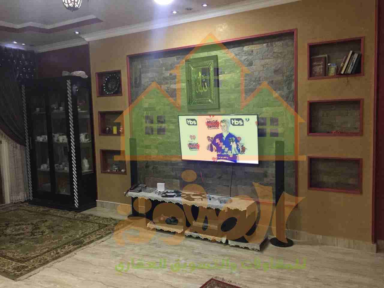 شقه 155 م
3 غرف ورسيبشن كبير ومطبخ وحمام
دور سادس علوى
تشطيب الترا سوبر لوكس
كهربا مياه غاز حصه فى الارض
برج حديث مدخل رخام 2 اسانسير
سعر المتر 10 الاف قابل للتفاوض
محيط كليه علوم
للمعاينه وال...