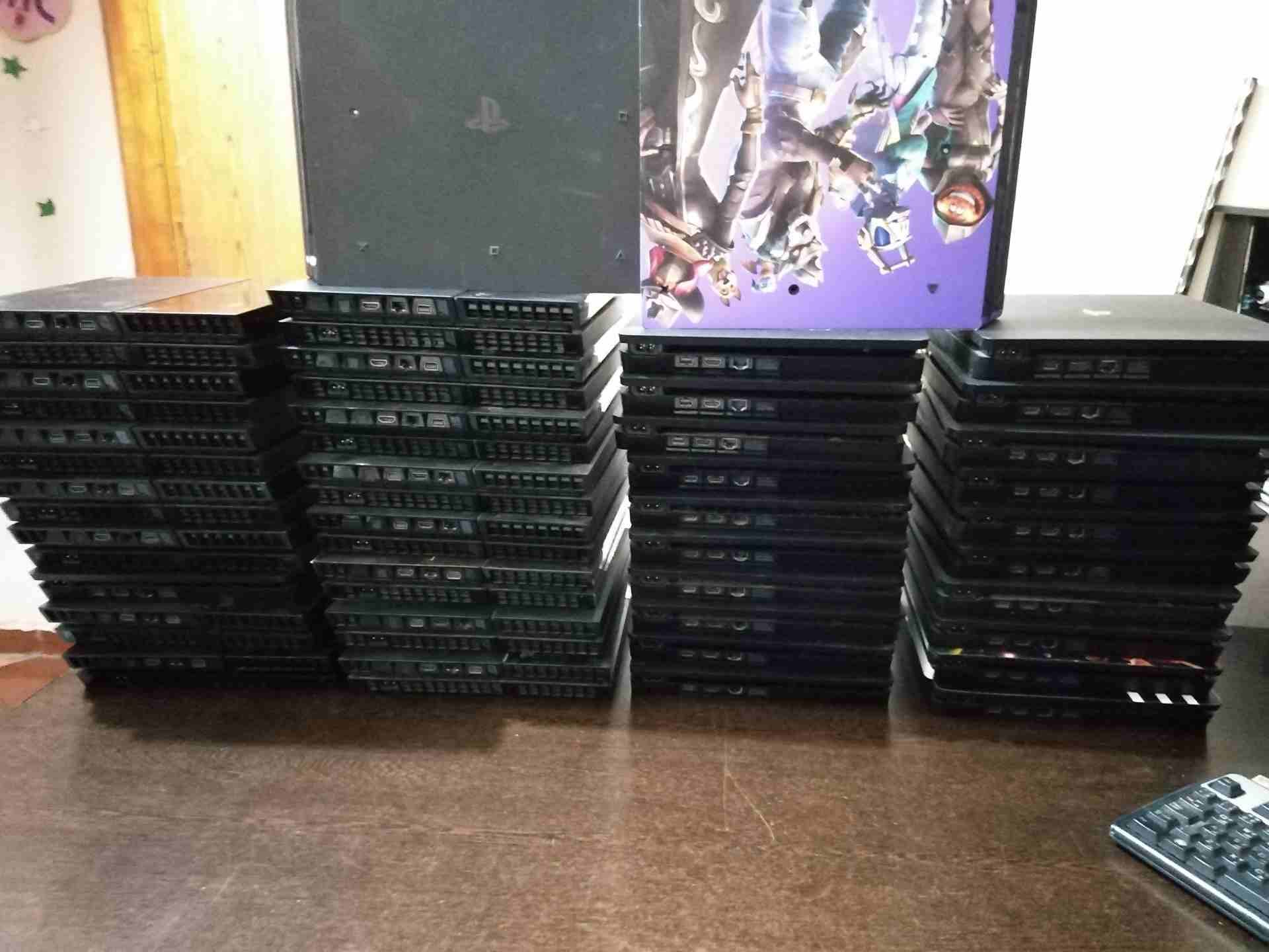 بلايستيشن 4 playstation
لا تنسَ أنك شاهدت هذا الإعلان في عنكبوت
بلايستيشن 4 فات / سلم / برو
كميا...