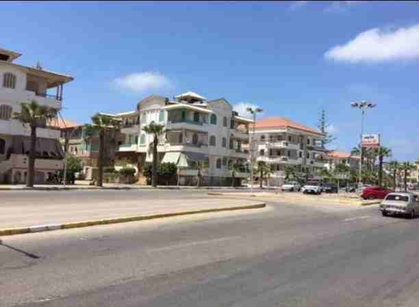 شقة مميزة الموقع وفيو مفتوح برأس البر
٣ غرف كبيرة بالدور الثاني علوي قبلي غربي اول نمرة على شارع بور سعيد
العنوان شارع ٨١ عشة ١١ وتطل على شارع ٨٢ وشارع بور سعيد
من المالك مباشرة بدون وسيط ب ٩٧٥٠٠٠ ج...