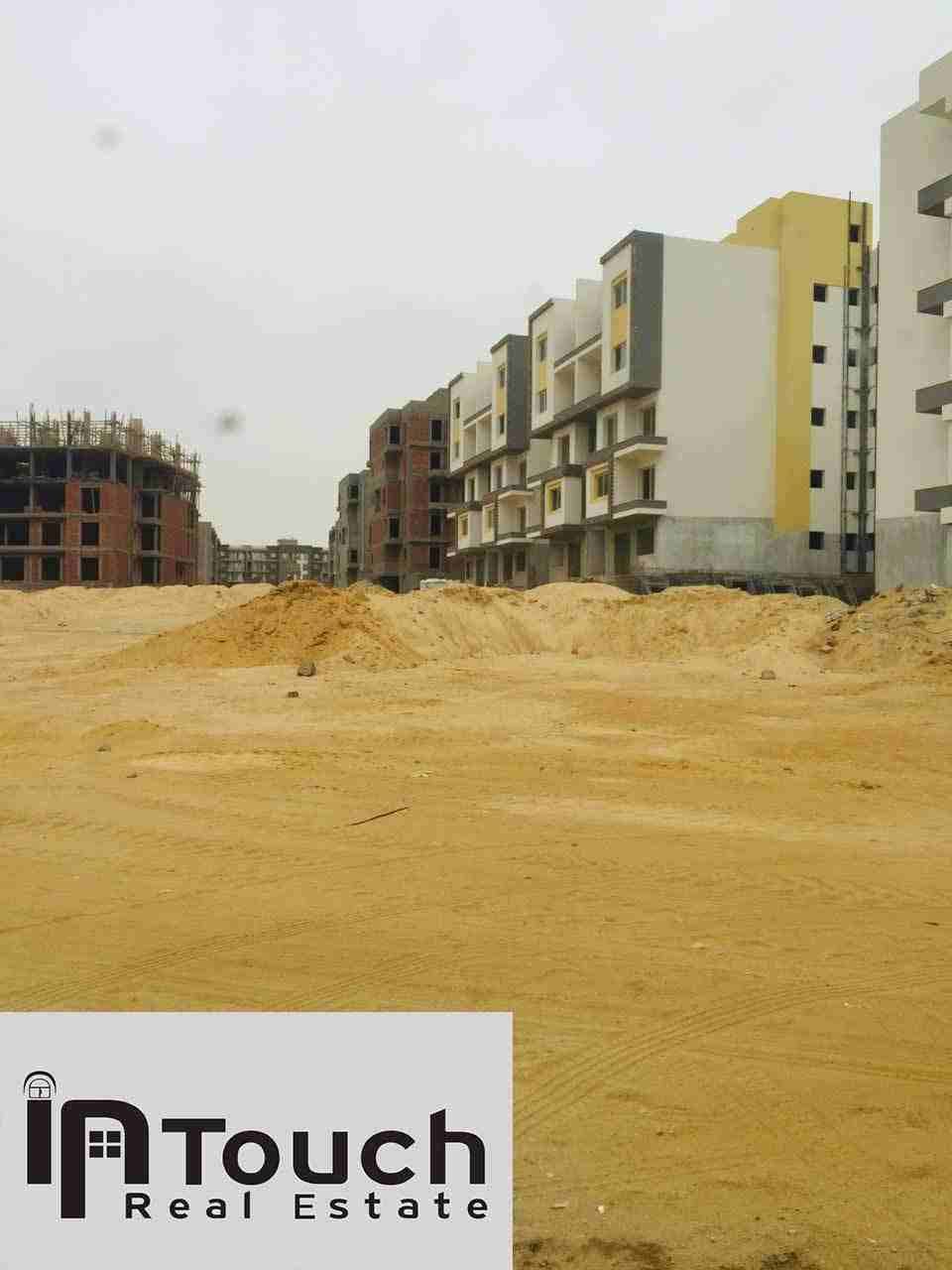 شقة للبيع بمساحة 210م بكمباوند الرياض Secon متشطبة بالكامل (3غرف- 3حمام- تراس-مطبخ-ريسبشن-غرفة معيشة-غرفة ملابس) بمقدم 289 الف و قسط الباقي علي 5 سنوات.
استلام الشقة متشطبة بالكامل باحدث الدهانات و اس...
