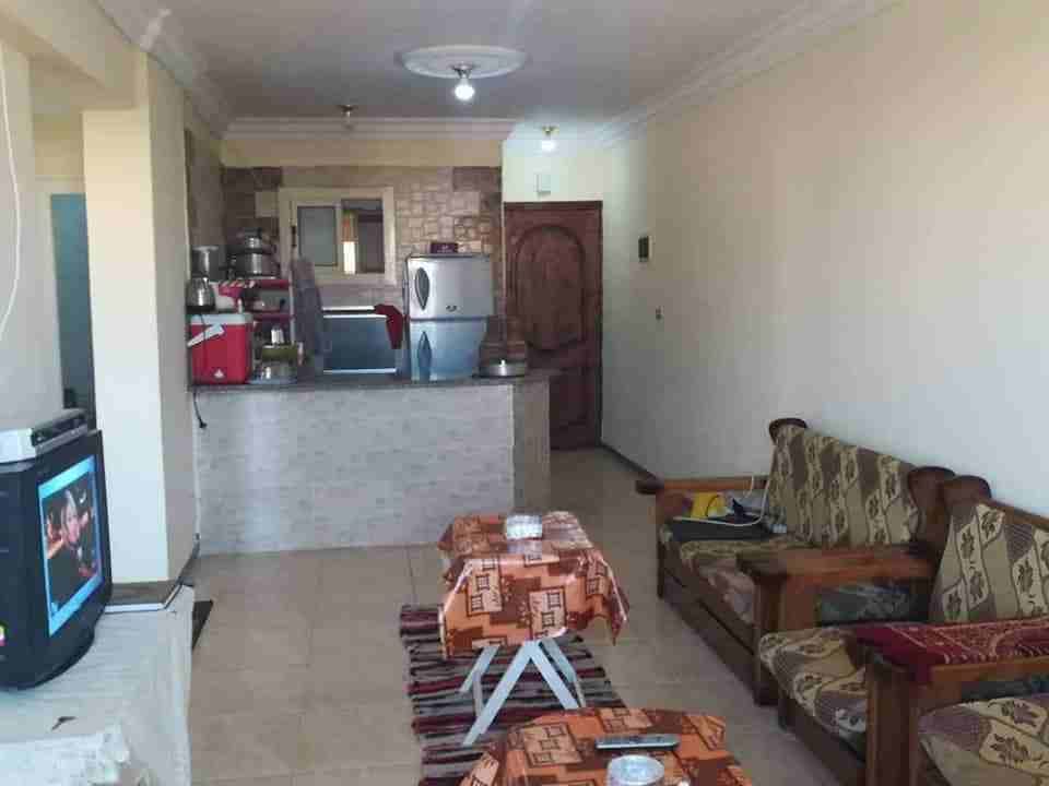 لحظه من فضلك
تعبت من الحر والزحمه نفسك تستمتع بوقتك نفسك في الهدوء نفسك تستمتع بلحظة الغروب
الحل عندنا احجز شقتك الان
واستمتع بلحظة الغروب في شقه علي البحر مباشرة
وقريبه من الكافيهات والمطاعم
مش كد...