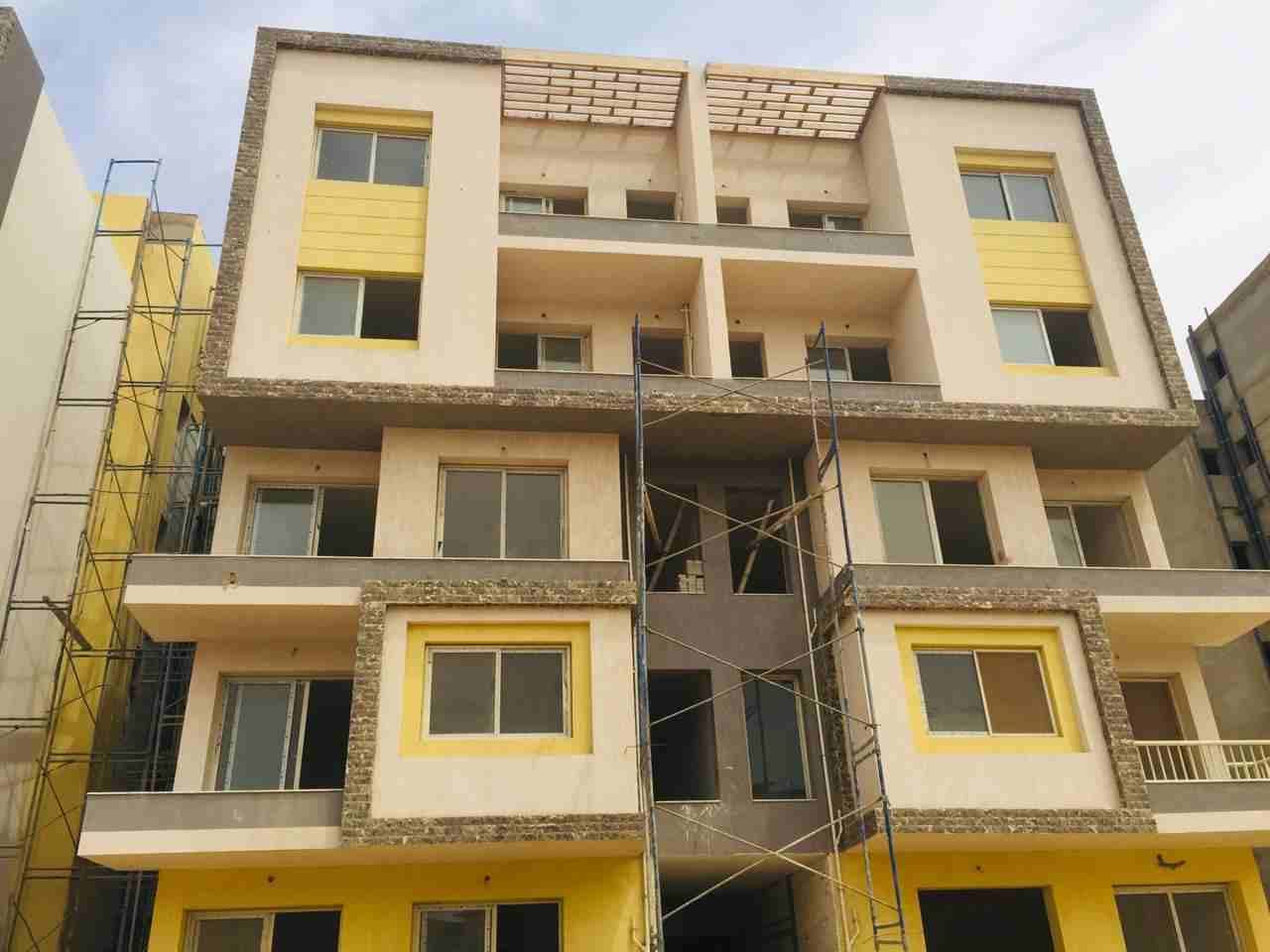 احجز وحدتك السكنية فى كمباوند الرياض Secon بمساحة 165م + رووف خاص 142 م للتمتع بالخصوصية و الهدوء.
طريقة السداد: بتدفع مقدم 276 الف واقساط علي 5 سنوات متساوية بدون فوائد.
الكمباوند يتميز من موقعه ا...