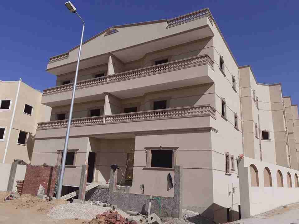بالحي التالت شرق " فيلات "
موقع مميز يطل حديقه وقريبه من طريق الاوسط وطريق الحريه ومدخل 2 الشروق وكمبوند حسن علام
شقه 145 م تطل على حديقه 2 فدان عباره عن :
( 3غرف + 1 حمام + ريسبشن+ مطبخ +...