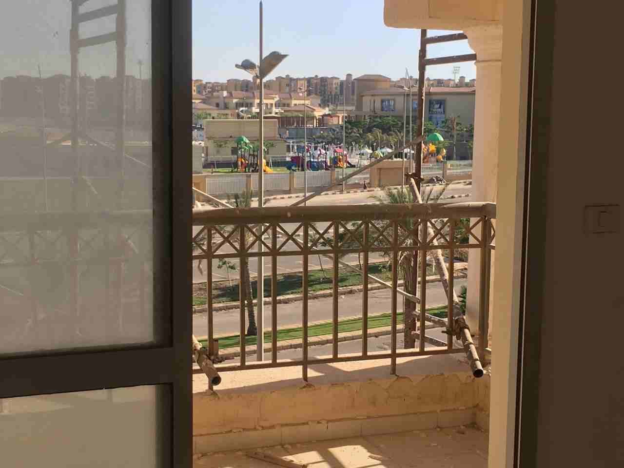 شقة مساحة 211م للبيع في مدينتي استلام فوري متشطبة امام النادي في منطقة B2.
استفيد بخصم كبير للغاية في حالة الدفع الكاش يصل الى 30%
تقع مدينتي بعد الرحاب مباشرة علي طريق السويس.
يتوفر في المنطقة جميع ا...