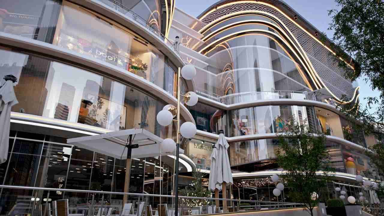 اشتري دلوقتي مقرك الطبي في Paris mall بدفع مقدم مناسب وتقدر تقسط اول قسط ليك بعد استلام مقرك.
الميزة ديه مش موجودة في اي مول اخر في العاصمة الادراية فدا اللي بيميز شركة بيراميدز للتطوير العقاري عن اي...