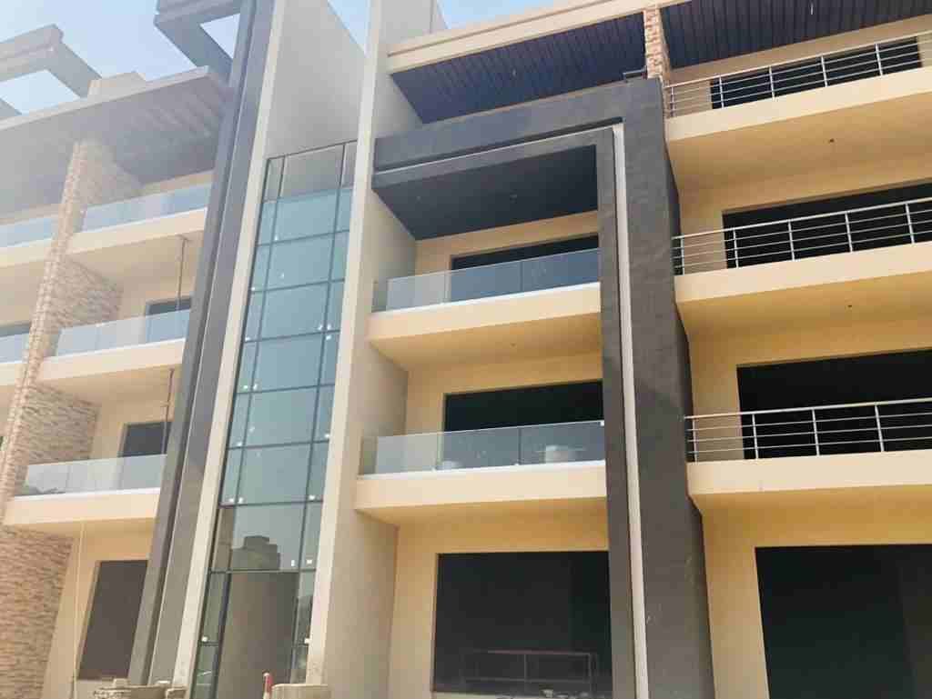 اشتري شقة دور متكرر في كمباوند Midtown New Cairo في التجمع الخامس باطلالة مميزة لاول حديقة نباتي في مصر و امام بحيرات الصناعية .
العمارة دور ارضي + 3 ادوار متكرر
يقع الكمبوند على بعد 14 كم من كايرو ف...