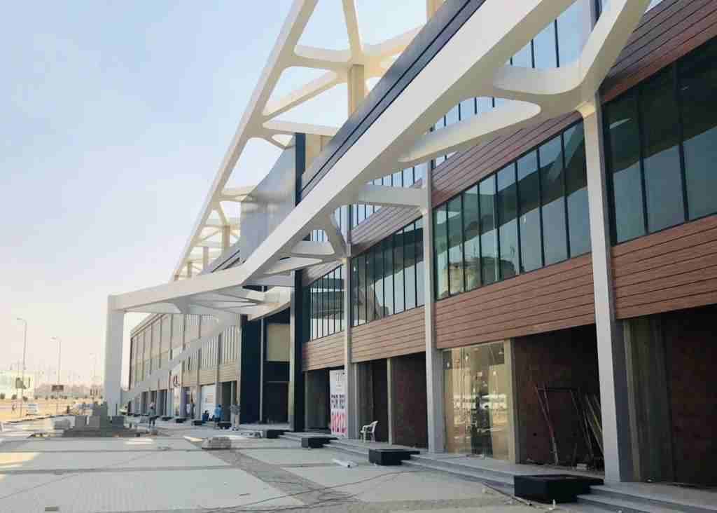 امتلك شقة دور ارضي مساحة 175 متر بحديقة خاصة 70 متر في كمباوند Midtown New Cairo في القاهرة الجديدة.
الشقة مقسمة الى:
3 غرف نوم
3 حمامات
مطبخ
غرفة ملابس
3 غرف استقبال.
الشقة استلام فوري بميزة د...