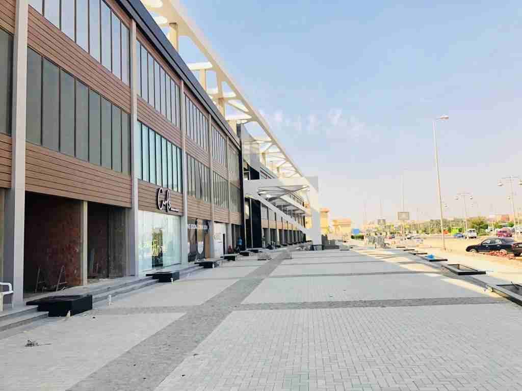 امتلك شقة دور ارضي مساحة 175 متر بحديقة خاصة 70 متر في كمباوند Midtown New Cairo في القاهرة الجديدة.
الشقة مقسمة الى:
3 غرف نوم
3 حمامات
مطبخ
غرفة ملابس
3 غرف استقبال.
الشقة استلام فوري بميزة د...