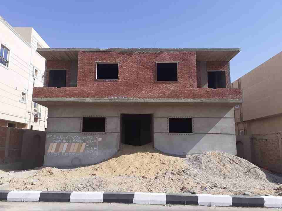 بالحي التالت شرق " فيلات "
موقع مميز يطل علي ميدان واسع وحديقه وقريبه من طريق الاوسط وطريق الحريه
شقه 170 م اماميه بحريه عباره عن :
( 3غرف + 3 حمام + ريسبشن+ مطبخ + تراس )
عرض لفتره محدود...