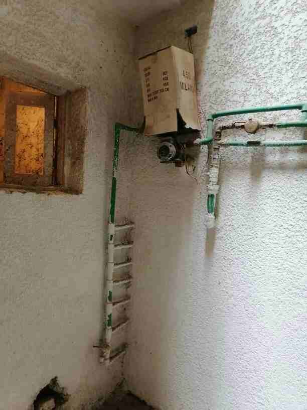 عمارة بحوض 10 بمحافظة قنا
6 أدوار ويوجد روف به شقتين الشقه في الروف غرفه ومطبخ وحمام
الدور عبارة عن شقتين (3 غرف وصالة ومطبخ وحمام )
المساحة 200 متر
يوجد اسانسير
يوجد خطين مياه رئيسي
يوجد 12 ع...