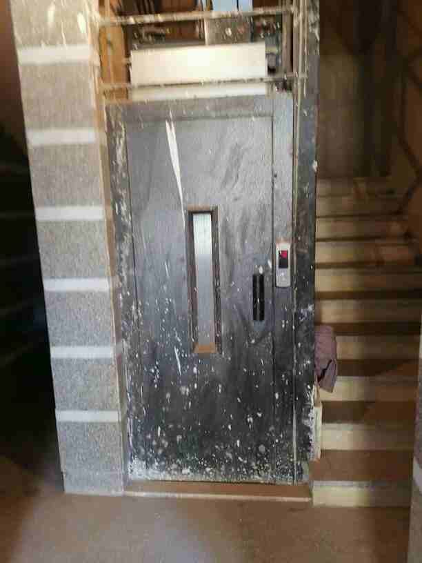 عمارة بحوض 10 بمحافظة قنا
6 أدوار ويوجد روف به شقتين الشقه في الروف غرفه ومطبخ وحمام
الدور عبارة عن شقتين (3 غرف وصالة ومطبخ وحمام )
المساحة 200 متر
يوجد اسانسير
يوجد خطين مياه رئيسي
يوجد 12 ع...