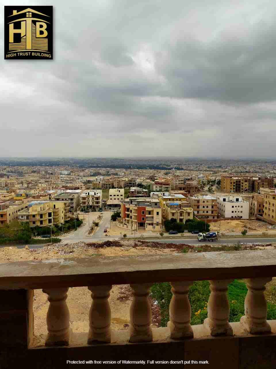 لراغبى التميز والزوق الرفيع امتلك شقة بـمدينه العبور بـمنطقة الفيلات باعلى ربوة
اطلاله على الحى الخامس والسادس ومزارع جمعية احمد عرابى 3)نوم - 3حمام – 3قطع ريسبشن - ليفنج - تراس) بحرية اول بلكون...