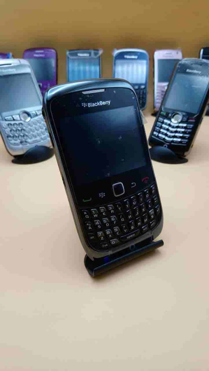 blackberry curve 9300
جديد زيرو
كي بورد انجليش فقط ويدعم اللغه ألعربيه
مفتوح كل الشبكات
وارد الخارج
مع إمكانيه التوصيل للقاهرة وشحن لجميع المحافظات
السعر 1500 جنيه