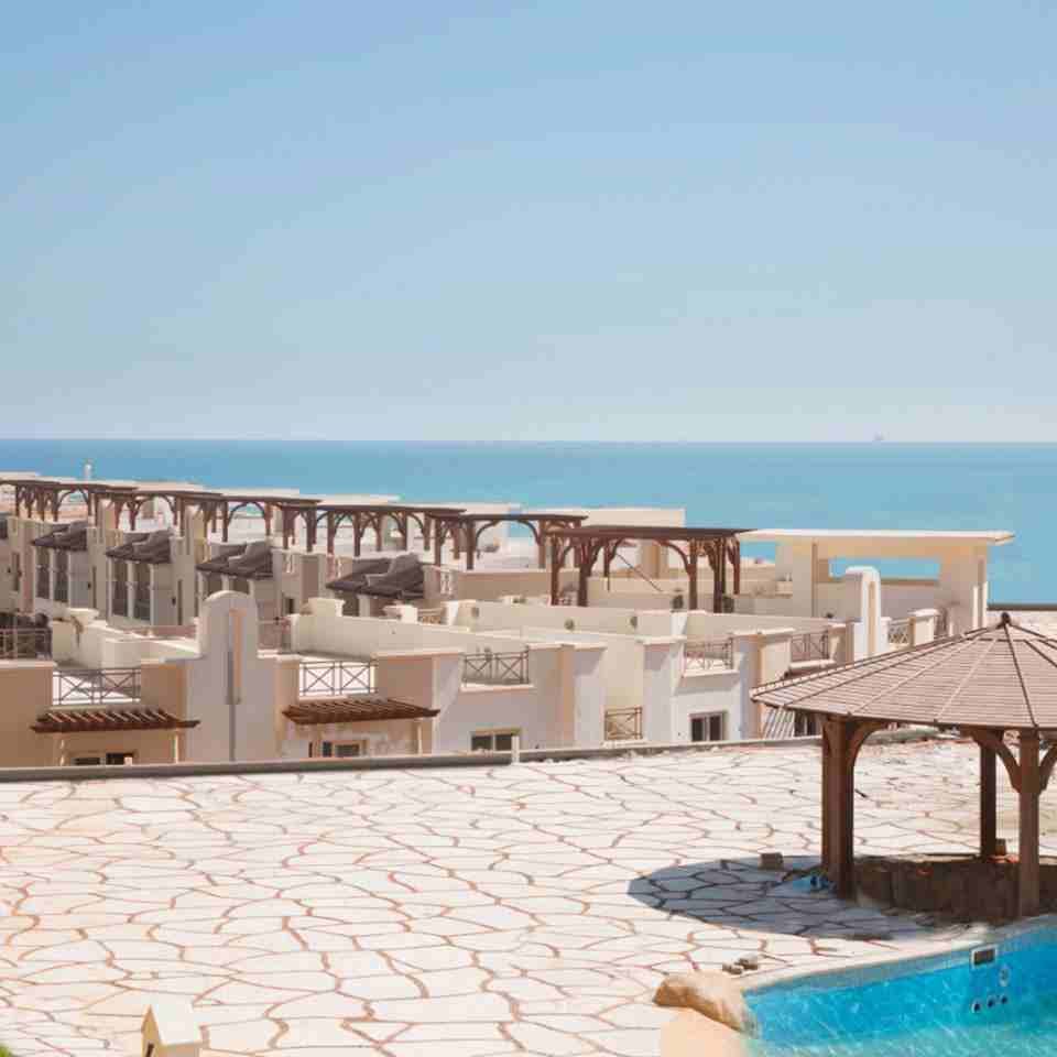 عيش على البحر طول السنة واستلم فوري في العين السخنة
شاليهك 100م (ارضي غرفتين +حمام +ريسبشن + مطبخ امريكي + لوبي +تراس +حديقة )
بمقدم 270 الف ج والباقي بالتقسيط المريح
مستني ايه عشان تكلمنا وتعرف بقي...