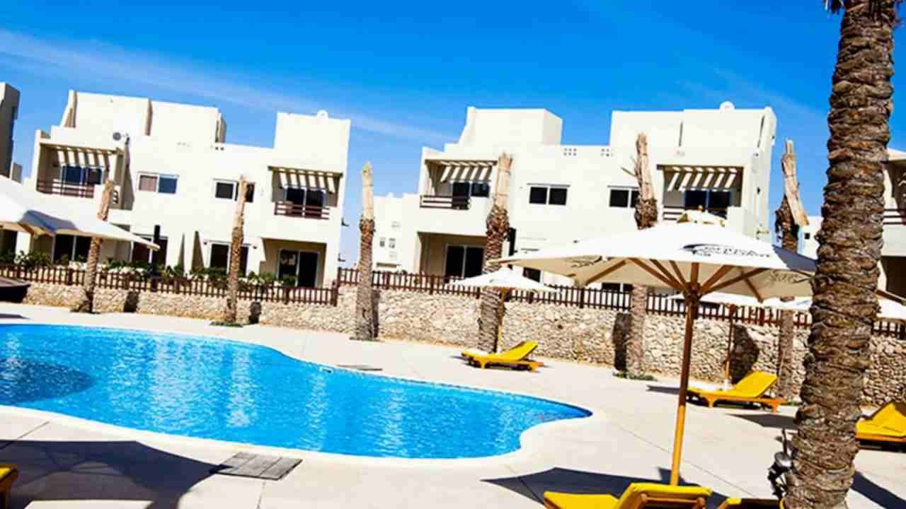 خلى اولادك يستمتعوا بالبحر فى موسي كوست
شاليهك ملكك وبيكون ليك خصوصيه مساحه 200م شاليهك ( 3غرفه+3 حمام+ ريسبشن +مطبخ امريكى) تشطيب سوبر لوكس كلمنا على 01279848994