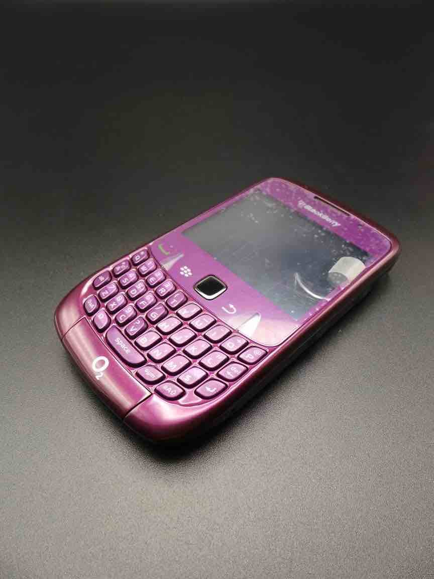 كيرڤ ٨٥٢٠ بلاك بيري جديد زيرو وارد الخارج متحطش فيه خط متوفر توصيل
Purple Blackberry curve 8520 لون موڤ متوفر الأسود كمان
موديلات جديده زيرو متحطش فيه شريحه اطلاقا
وارد الخارج يدعم اللغه العربيه...