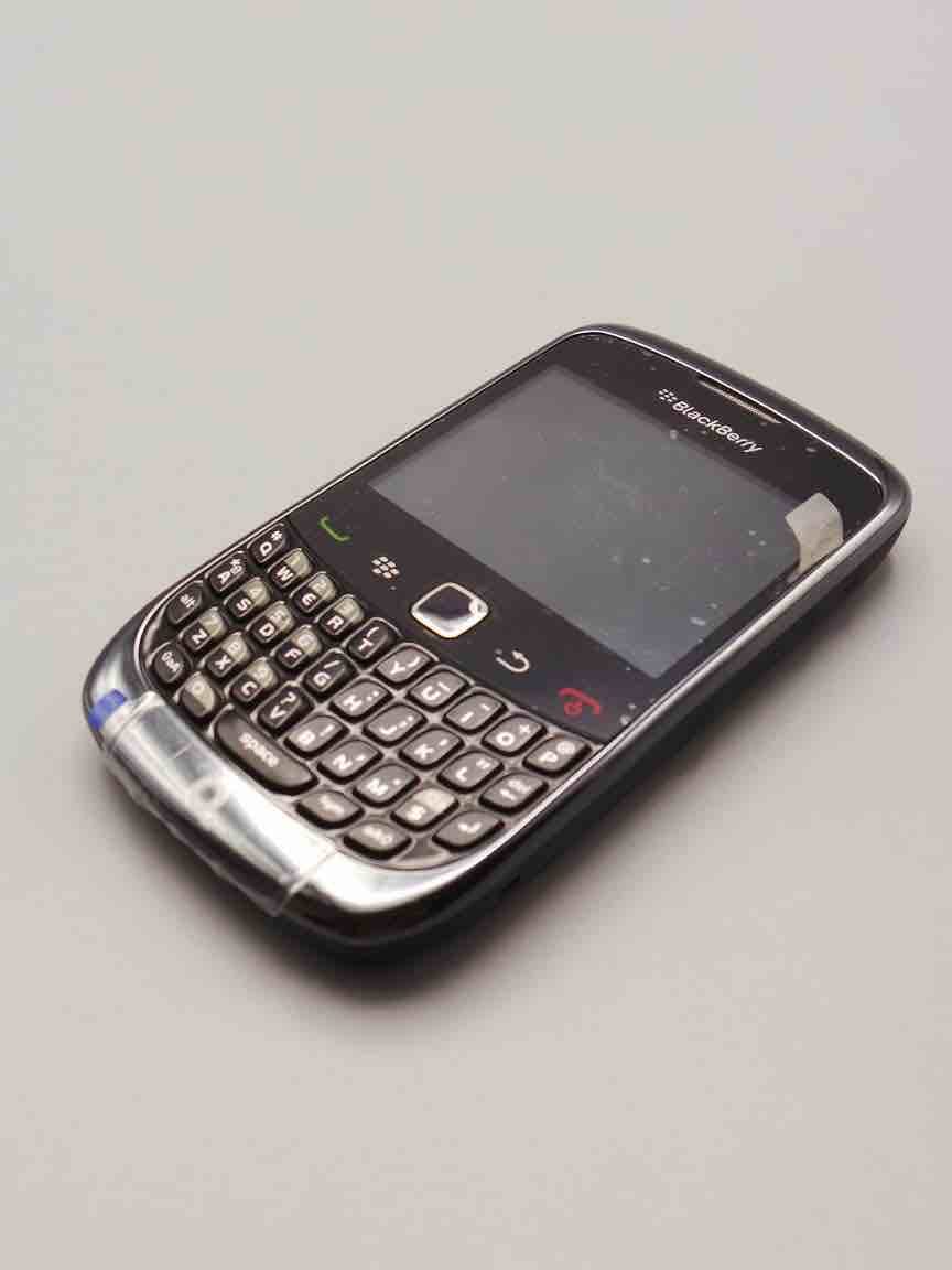 Blackberry curve 9300 brand new never used
عايز جهاز صوته وشبكته وبطاريه تقعد يومين
يبقي اختيارك الأفضل من موديلات البلاك بيري
بلاك بيري كيرڤ 9300
جديد زيرو متحطش فيه شريحه اطلاقا
وارد الخارج...