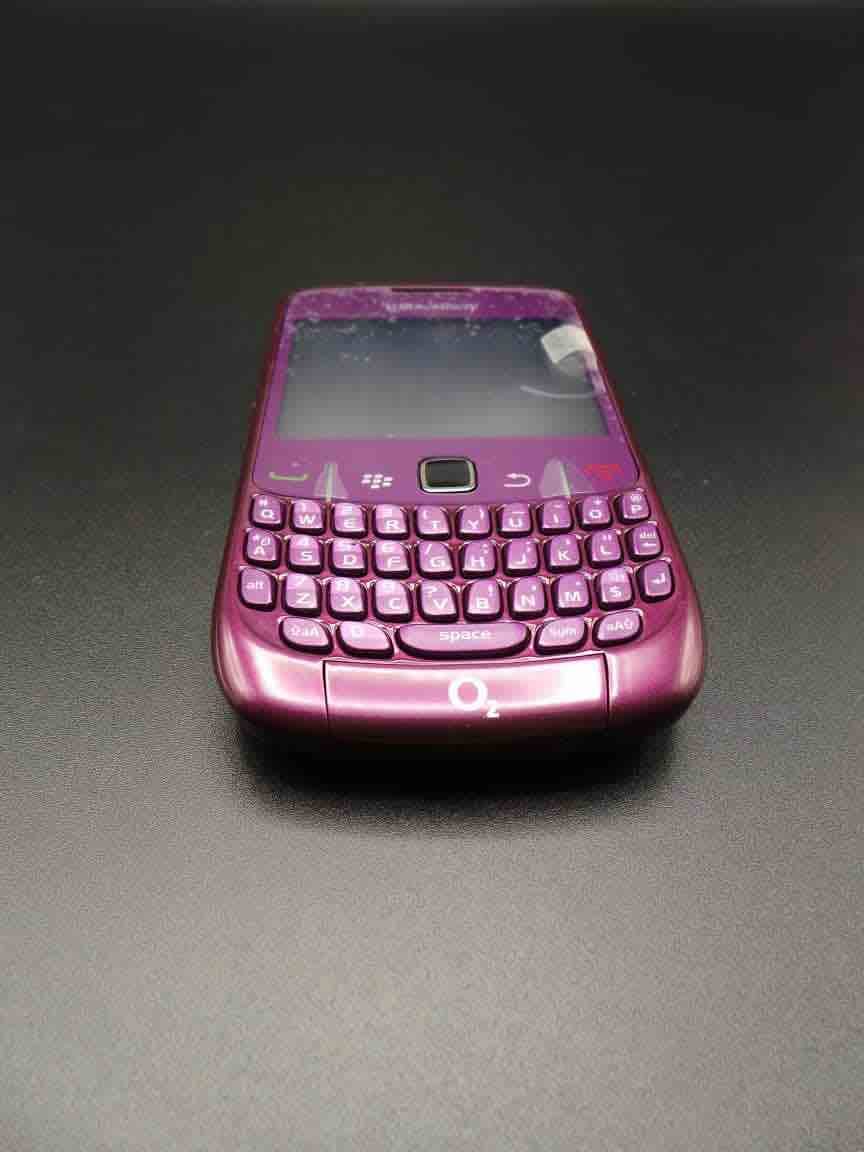 كيرڤ ٨٥٢٠ بلاك بيري جديد زيرو وارد الخارج متحطش فيه خط متوفر توصيل
Purple Blackberry curve 8520 لون موڤ متوفر الأسود كمان
موديلات جديده زيرو متحطش فيه شريحه اطلاقا
وارد الخارج يدعم اللغه العربيه...