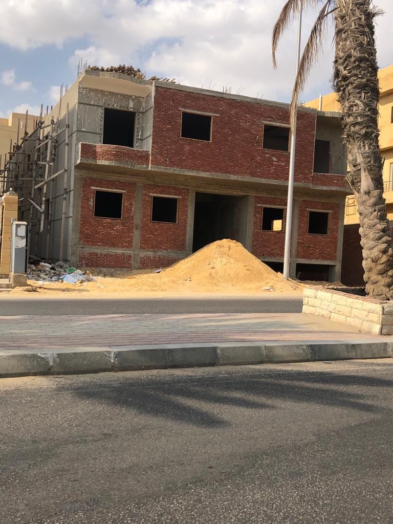 الحي الاول شرق " فيلات "
📍موقع ممتاز علي الطريق مباشراً
👈في نفس شارع جرين هيلز
👈وطريق الاوسط
شقه 170 م عباره عن
( 3 غرف + 3 حمام + 2 ريسبشن+ مطبخ + تراس )
بالدور الثاني بعد الارضي
🎉عر...