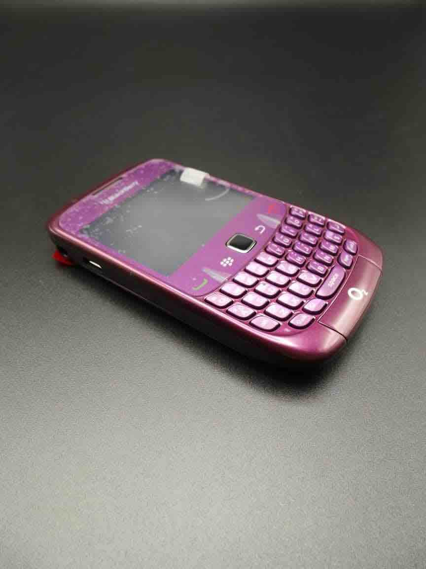 كيرڤ ٨٥٢٠ بلاك بيري جديد زيرو وارد الخارج متحطش فيه خط متوفر توصيل
Purple Blackberry curve 8520 لون موڤ متوفر الأسود كمان
موديلات جديده زيرو متحطش فيه شريحه اطلاقا
وارد الخارج يدعم اللغه العربيه...