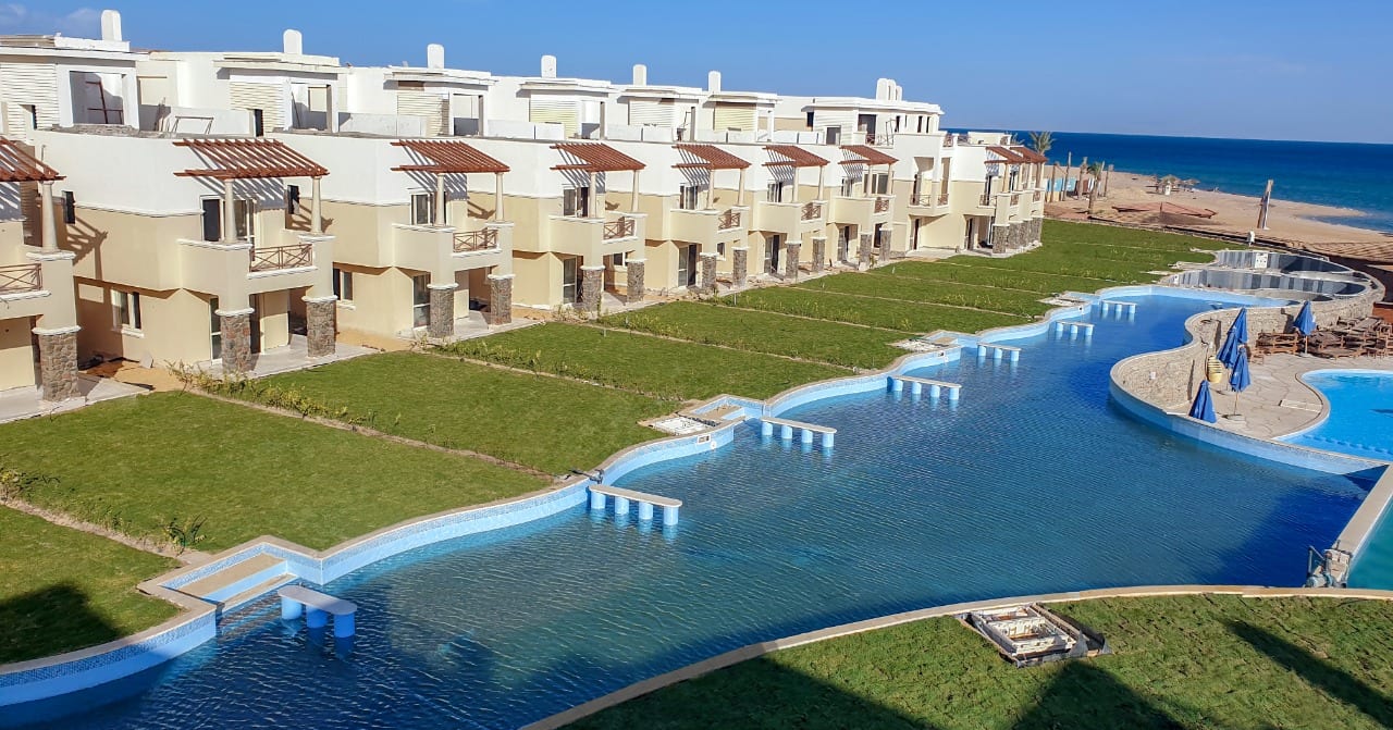 امتلك شاليه بروف من بلوبلو واتنقل بين انحاء القريه في lazy river بالسخنة