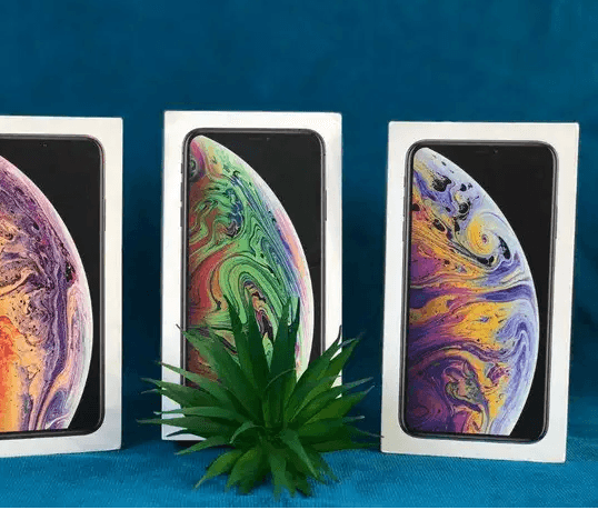 iphone Xs MAX متوفر جميع المساحات والالوان