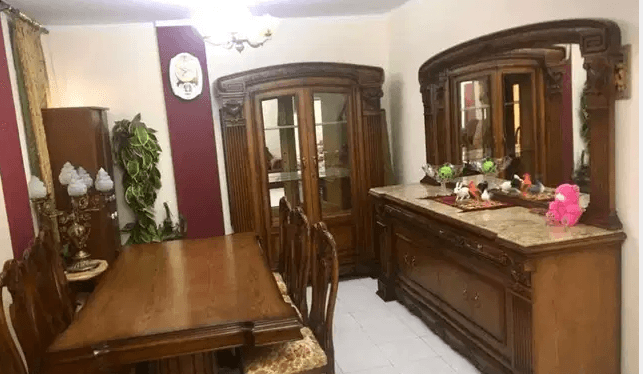 سفره فخمه استخدام بسيط لدواعى السفر
سفره فخمه خشب أرو زان استخدام بسيط مكونه من تربيزه متر فى مترين وعدد ٦ كراسى ونيش ٢ ضلفه وبوفيه بمرايا سعرها الاصلى ٤٨ ألف جنيه استخدام بسيط لدواعى السفر بحاله شبه...
