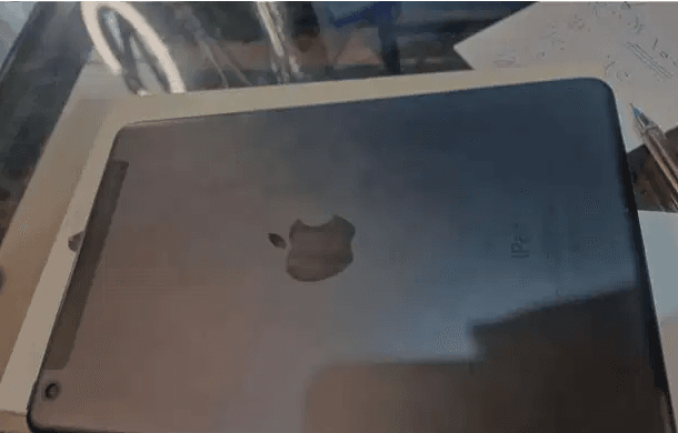 Ipad mini 1 بيشتغل عليه خط عادي ومساحه 32
الجهاز زيروووو بمعني الكلمه مفيش عيب
معاه كل مشتملاتو
بيشغل خط
مساحه 32جيجا
كرتونه وشاحن